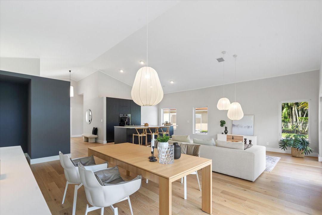 For Sale: $1,075,000 (3 beds, 2 baths, 1640 Square Feet)