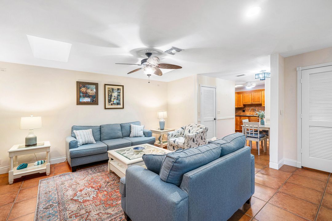 For Sale: $295,000 (2 beds, 2 baths, 1188 Square Feet)