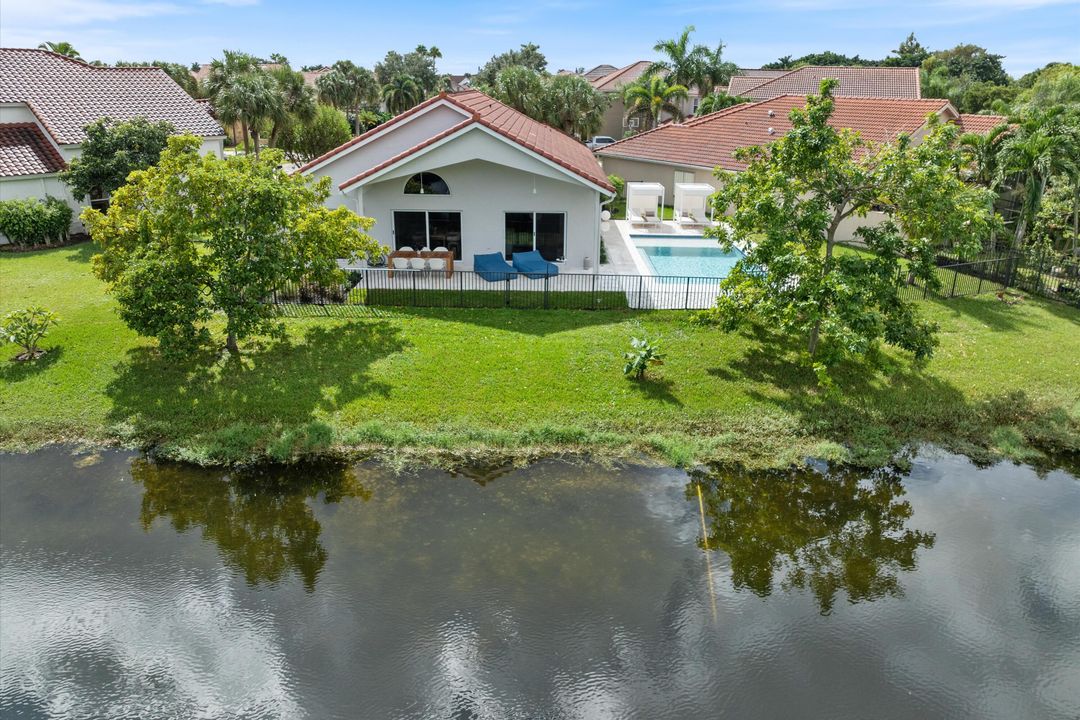 For Sale: $1,075,000 (3 beds, 2 baths, 1640 Square Feet)