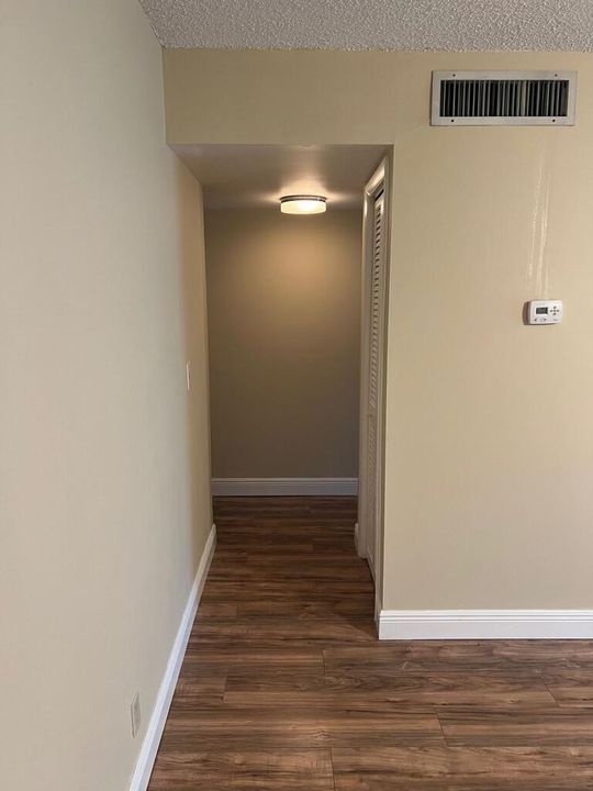 For Rent: $1,725 (1 beds, 1 baths, 700 Square Feet)