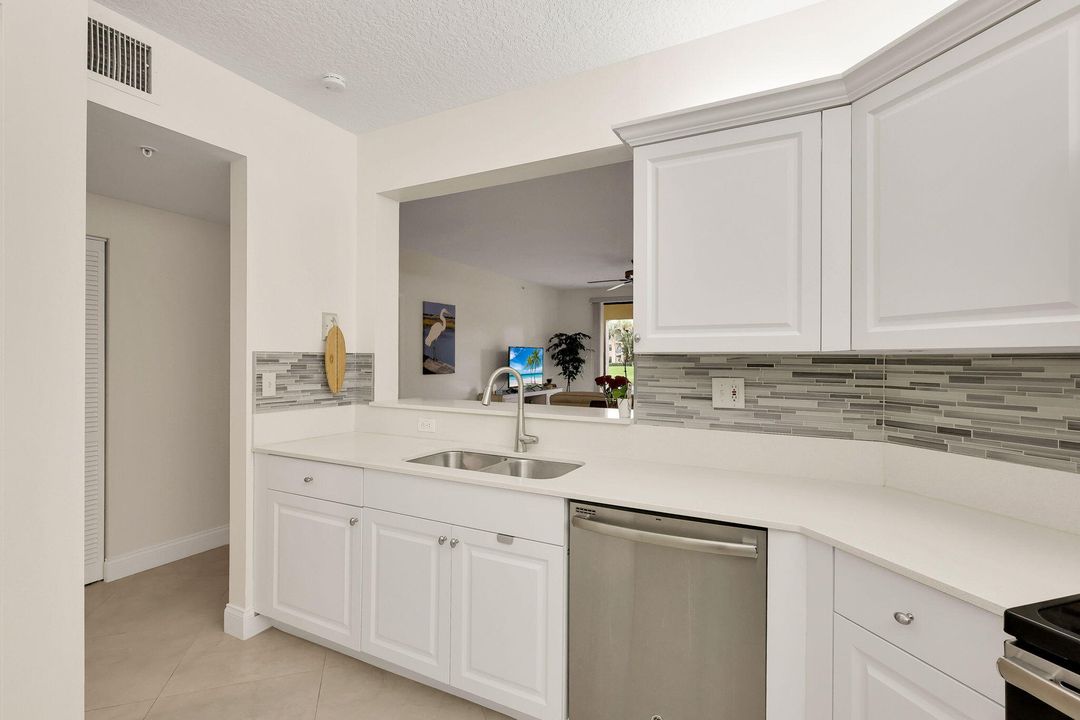 For Sale: $449,000 (2 beds, 2 baths, 1192 Square Feet)