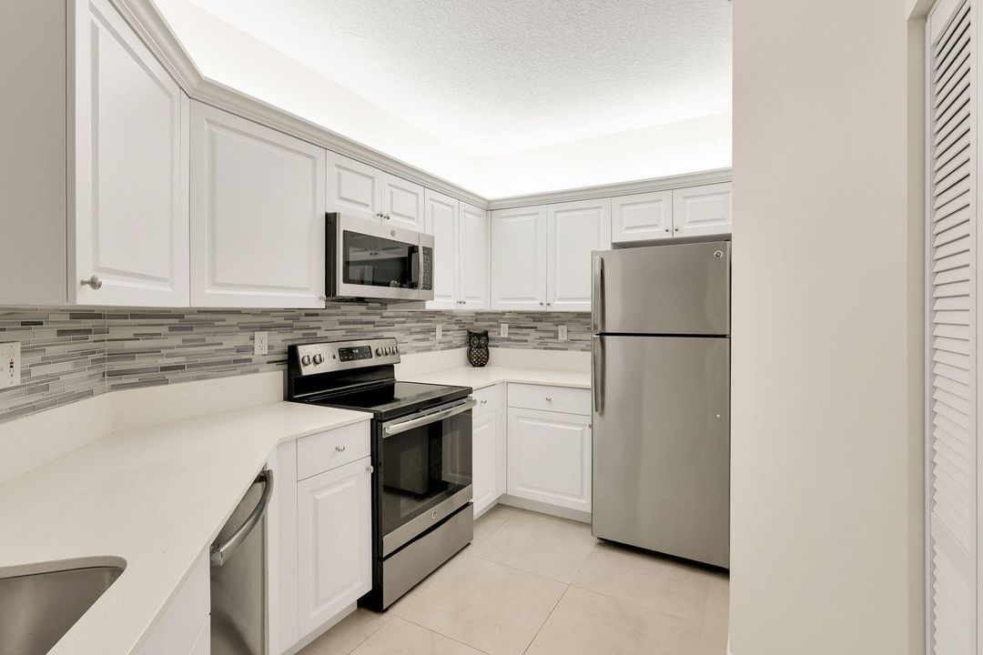 For Sale: $449,000 (2 beds, 2 baths, 1192 Square Feet)