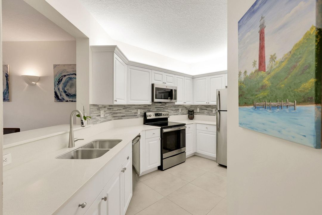 For Sale: $449,000 (2 beds, 2 baths, 1192 Square Feet)