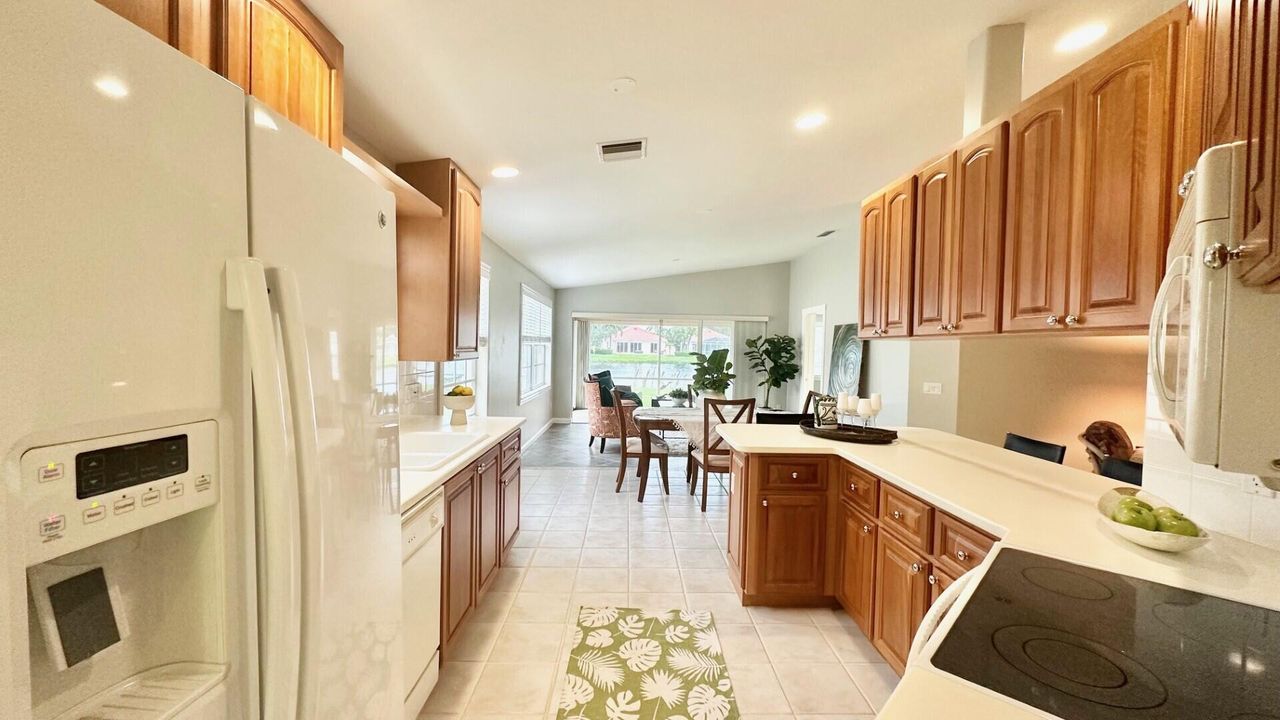 For Sale: $469,900 (2 beds, 2 baths, 1526 Square Feet)