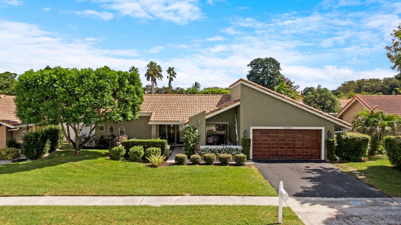 For Sale: $798,000 (3 beds, 2 baths, 1933 Square Feet)