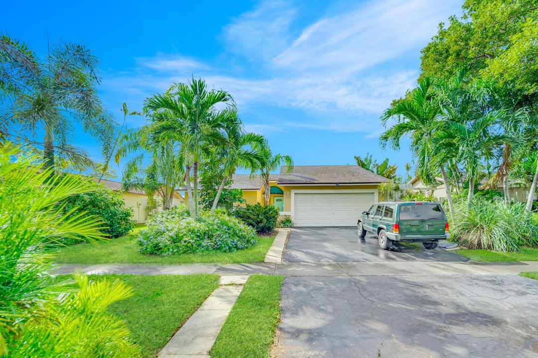 For Sale: $549,900 (3 beds, 2 baths, 1560 Square Feet)