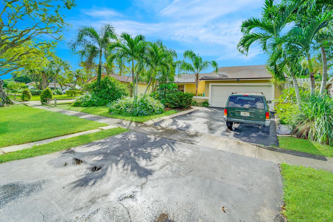 For Sale: $549,900 (3 beds, 2 baths, 1560 Square Feet)