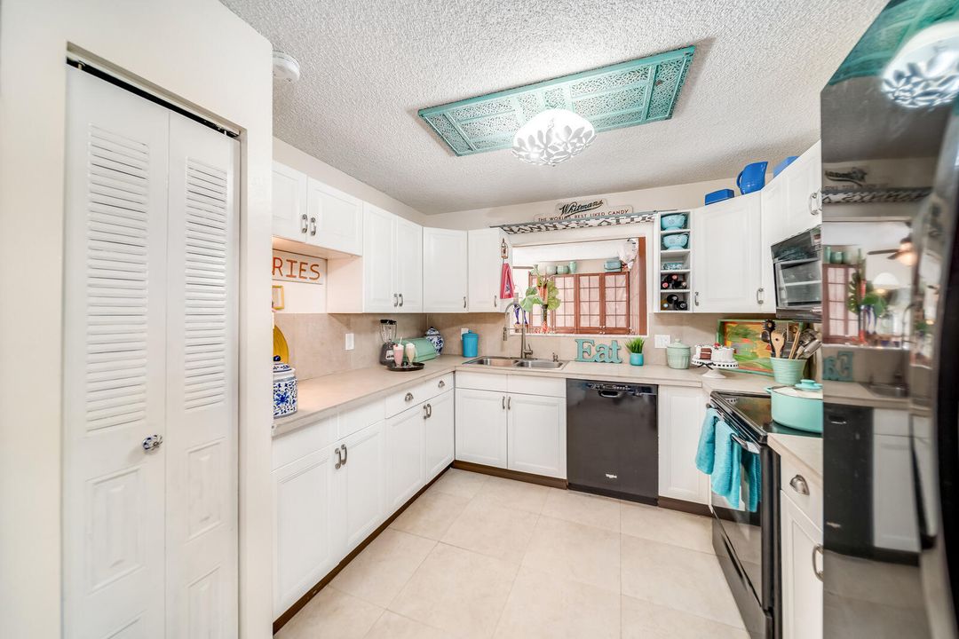 For Sale: $549,900 (3 beds, 2 baths, 1560 Square Feet)