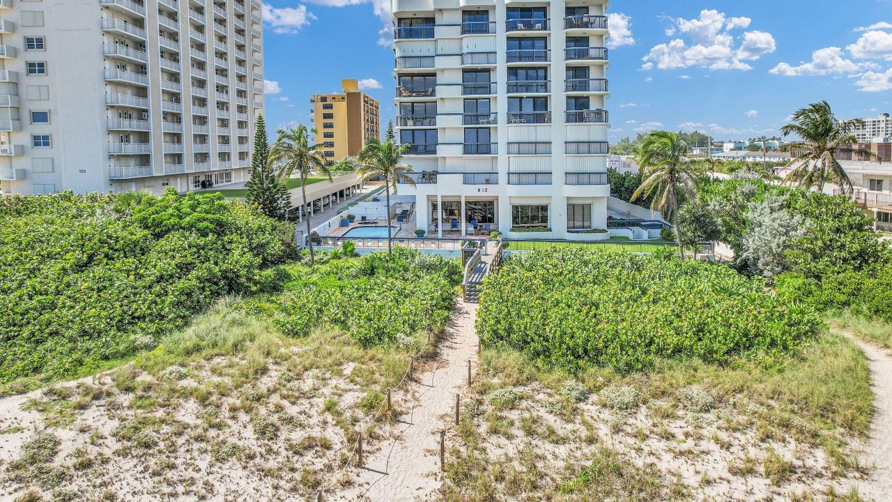 For Sale: $1,350,000 (2 beds, 2 baths, 2320 Square Feet)