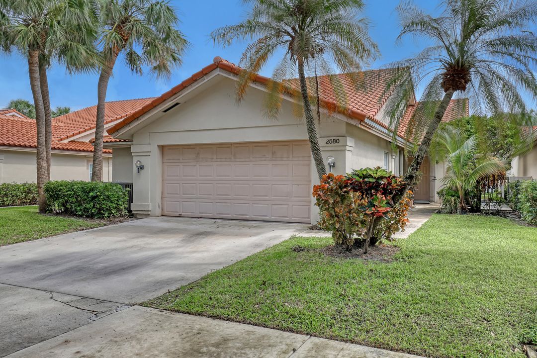 For Sale: $559,900 (3 beds, 2 baths, 1945 Square Feet)