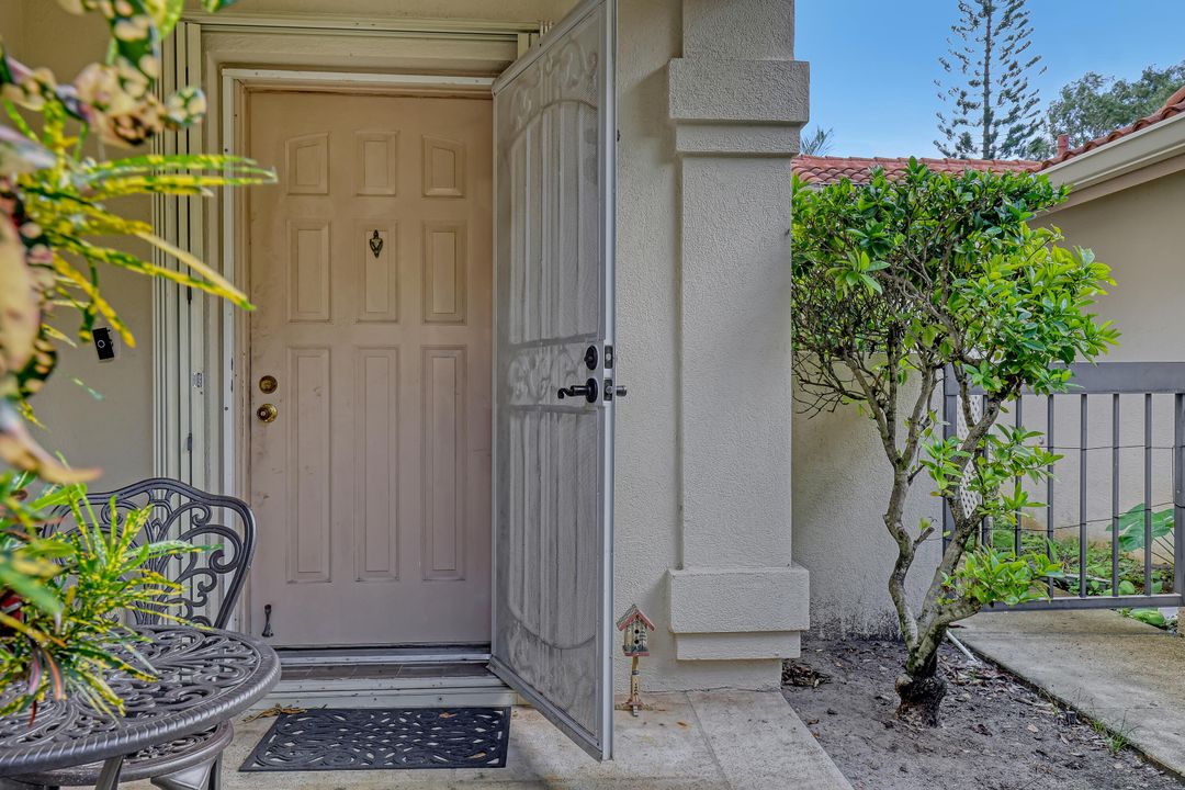 For Sale: $559,900 (3 beds, 2 baths, 1945 Square Feet)