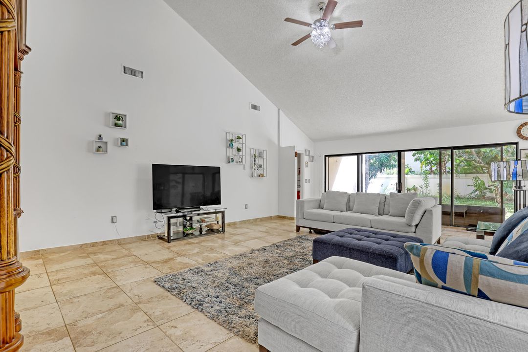 For Sale: $559,900 (3 beds, 2 baths, 1945 Square Feet)