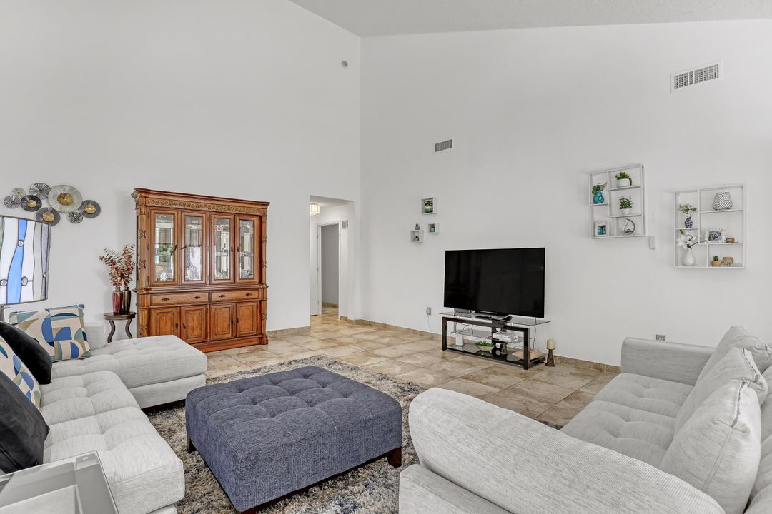 For Sale: $559,900 (3 beds, 2 baths, 1945 Square Feet)