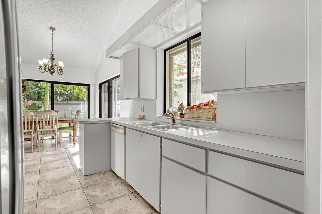 For Sale: $559,900 (3 beds, 2 baths, 1945 Square Feet)