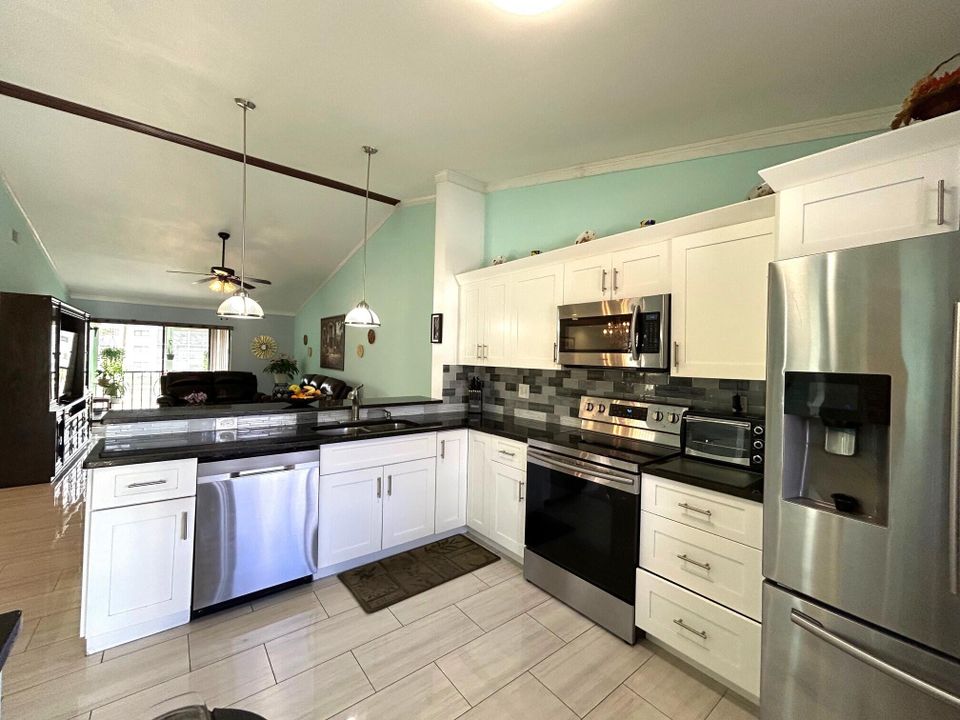 For Sale: $245,000 (3 beds, 2 baths, 1196 Square Feet)