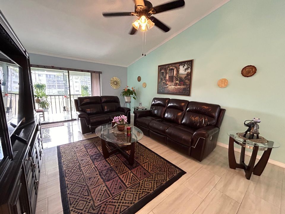 For Sale: $245,000 (3 beds, 2 baths, 1196 Square Feet)