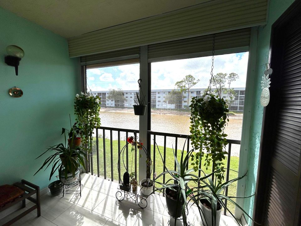 For Sale: $245,000 (3 beds, 2 baths, 1196 Square Feet)