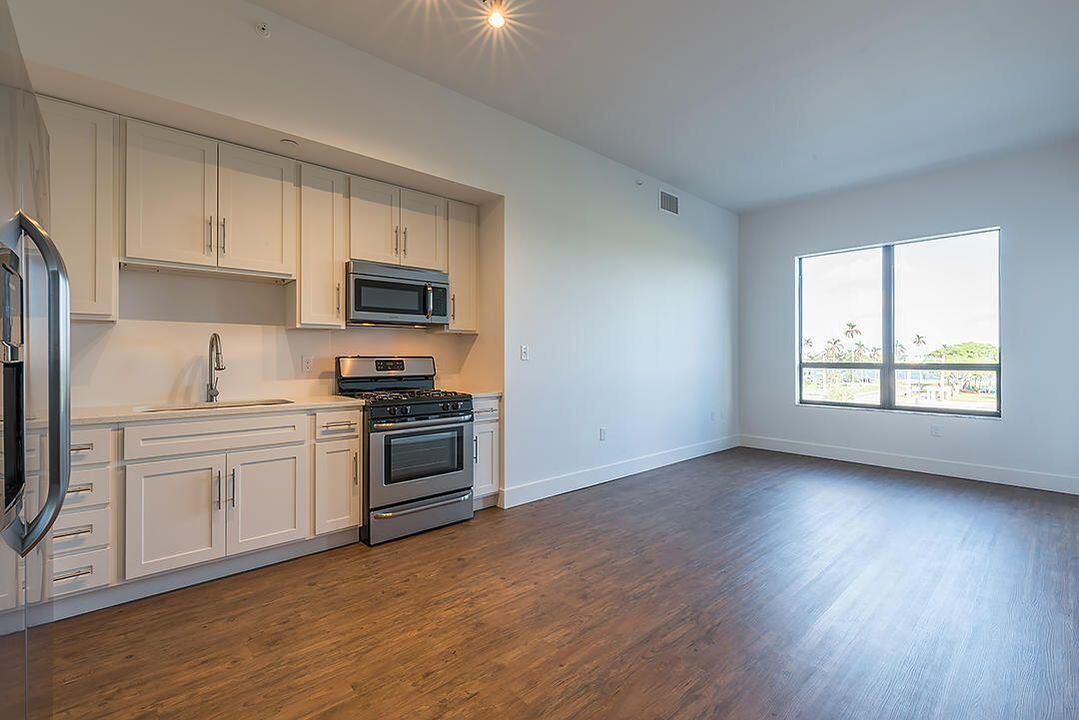 Active With Contract: $2,500 (2 beds, 2 baths, 1009 Square Feet)