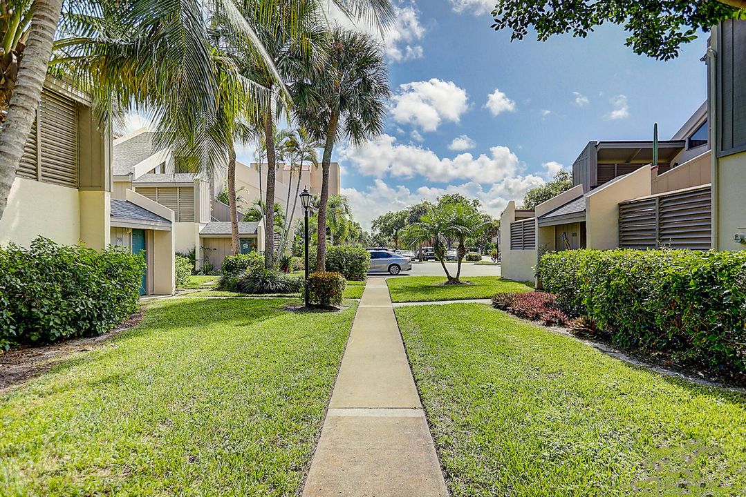 For Sale: $539,000 (2 beds, 2 baths, 1160 Square Feet)