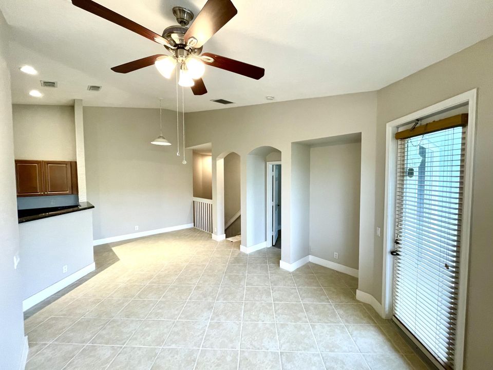 For Sale: $280,000 (2 beds, 2 baths, 1022 Square Feet)