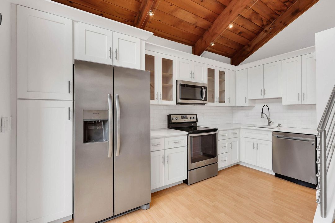 For Sale: $539,000 (2 beds, 2 baths, 1160 Square Feet)