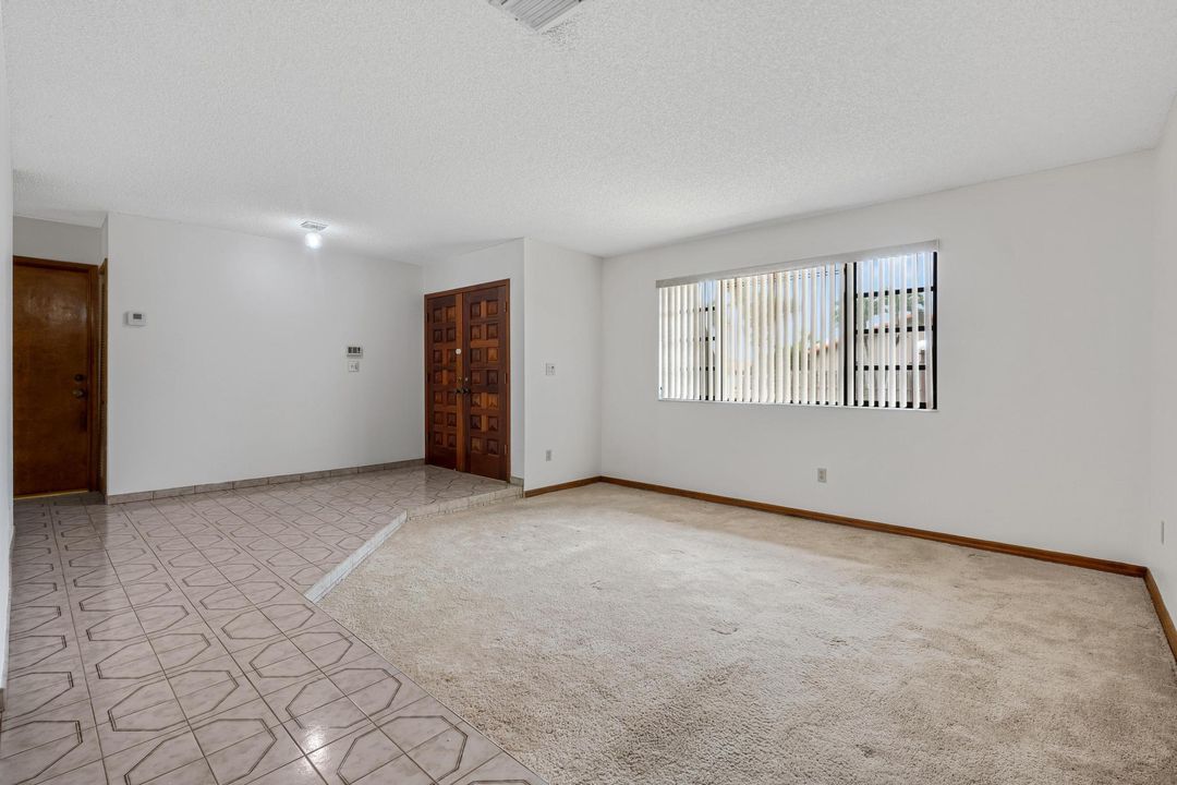 En Venta: $800,000 (4 camas, 2 baños, 1962 Pies cuadrados)