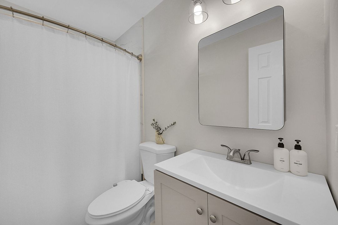 For Sale: $335,000 (3 beds, 1 baths, 1008 Square Feet)