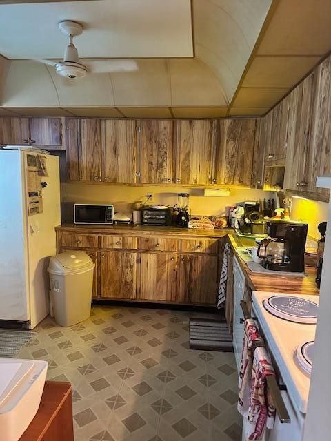 For Sale: $105,900 (1 beds, 1 baths, 795 Square Feet)