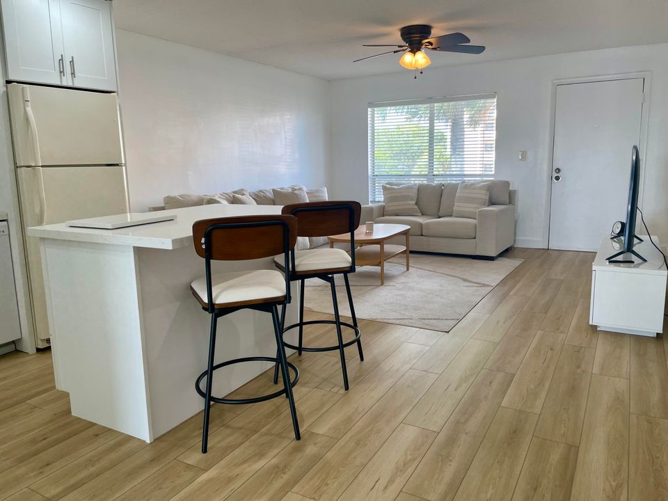 For Rent: $2,000 (1 beds, 1 baths, 660 Square Feet)