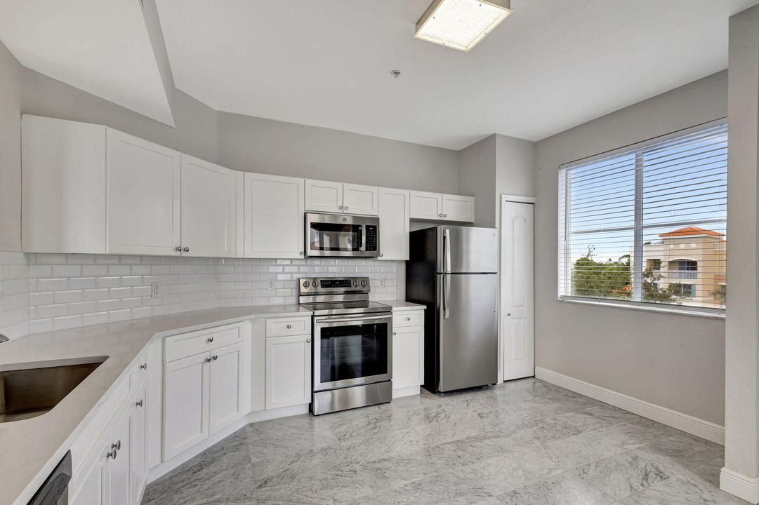 For Sale: $409,000 (2 beds, 2 baths, 1403 Square Feet)