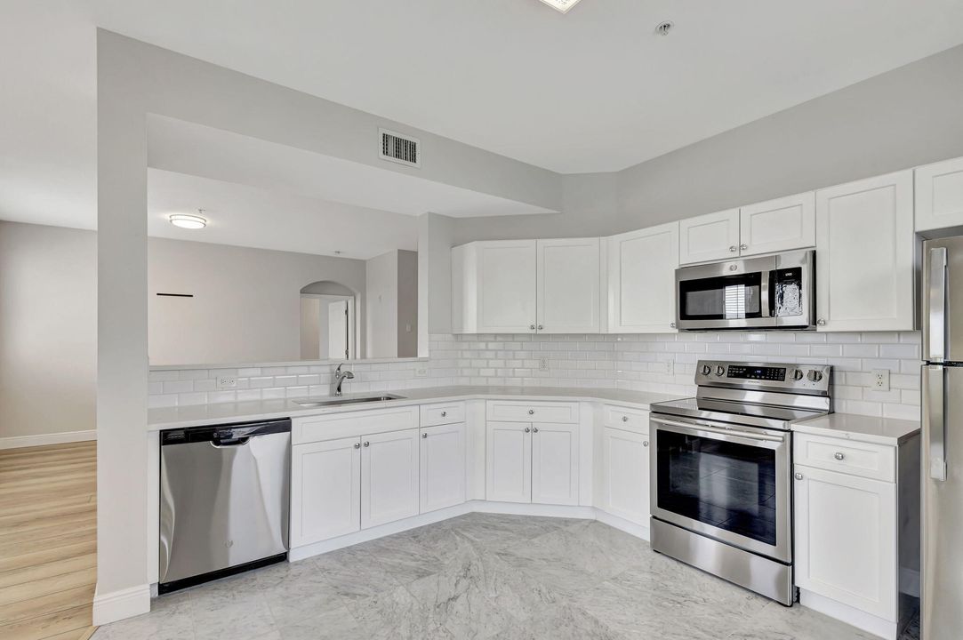 For Sale: $409,000 (2 beds, 2 baths, 1403 Square Feet)