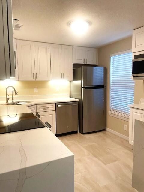 For Rent: $6,000 (2 beds, 2 baths, 876 Square Feet)