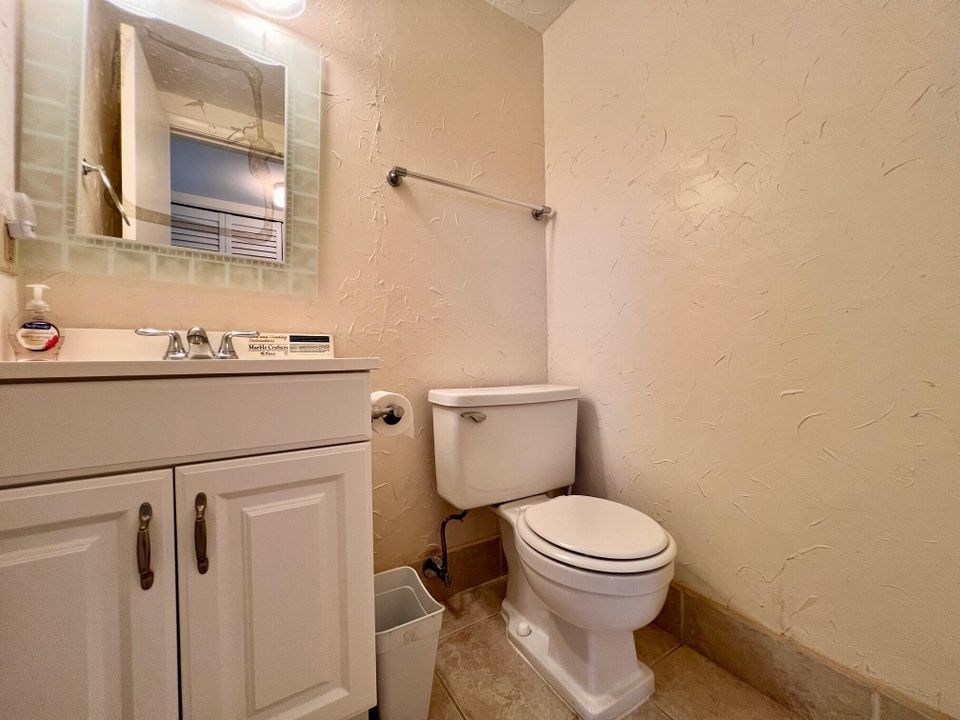 For Sale: $109,000 (1 beds, 1 baths, 684 Square Feet)