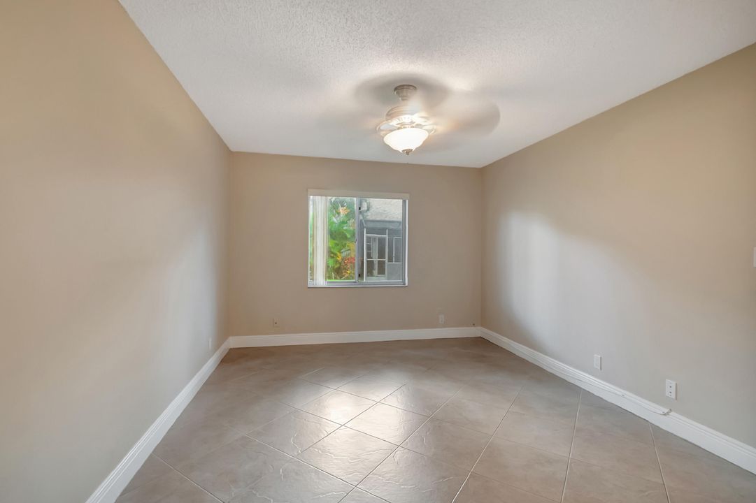 For Sale: $209,000 (2 beds, 2 baths, 863 Square Feet)