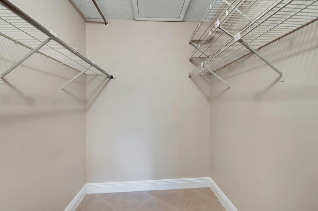 For Sale: $209,000 (2 beds, 2 baths, 863 Square Feet)