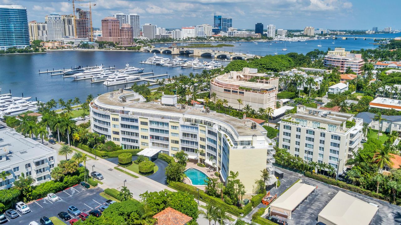 For Sale: $2,400,000 (2 beds, 2 baths, 1577 Square Feet)