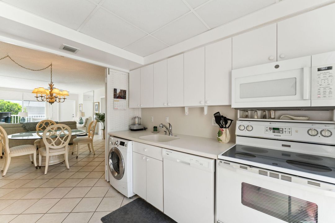 For Sale: $799,000 (2 beds, 2 baths, 1200 Square Feet)