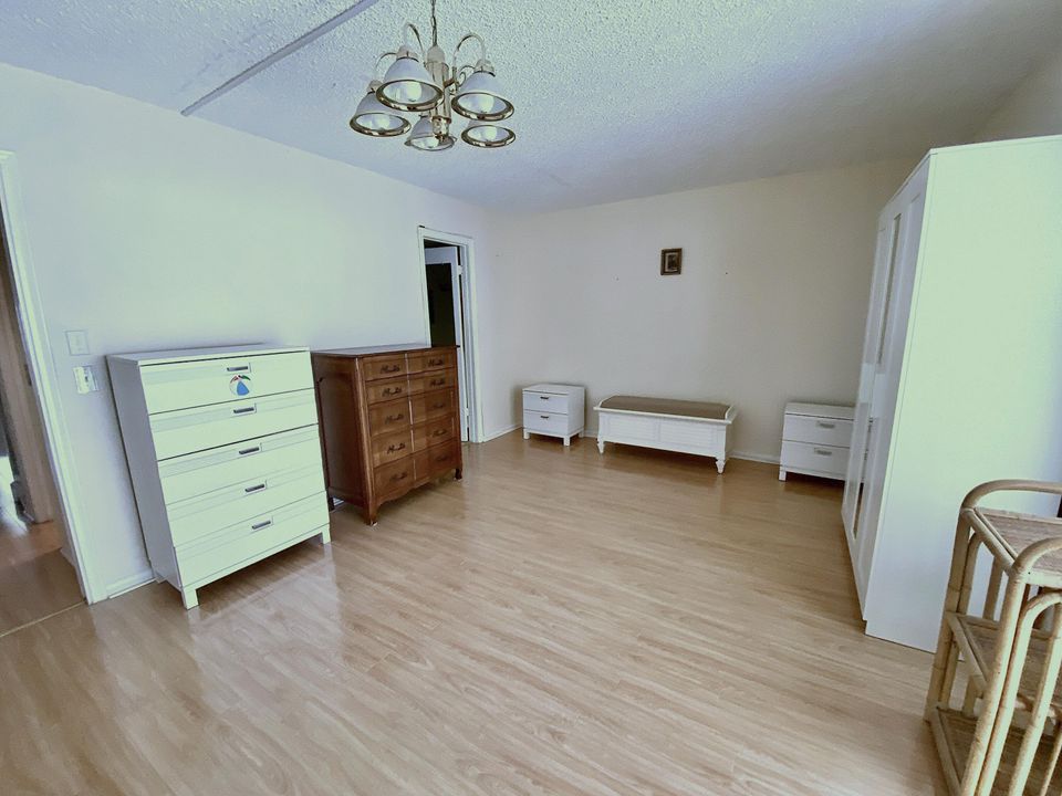 For Sale: $110,000 (1 beds, 1 baths, 719 Square Feet)