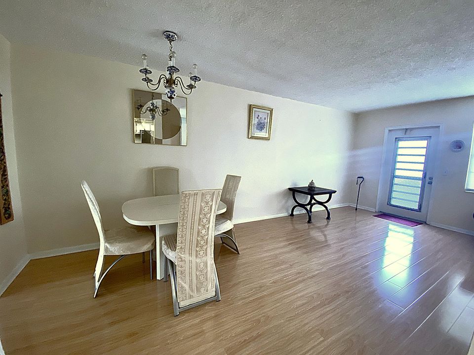 For Sale: $110,000 (1 beds, 1 baths, 719 Square Feet)