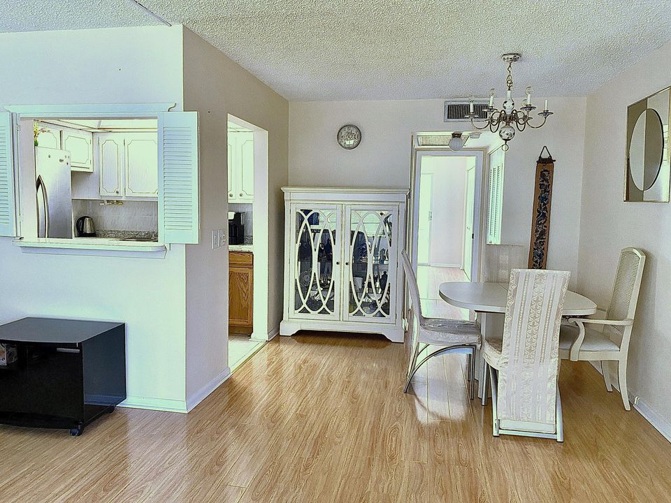 For Sale: $110,000 (1 beds, 1 baths, 719 Square Feet)