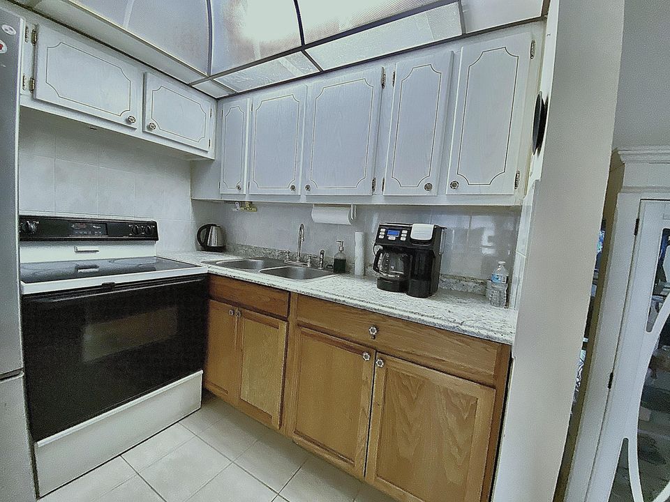 For Sale: $110,000 (1 beds, 1 baths, 719 Square Feet)