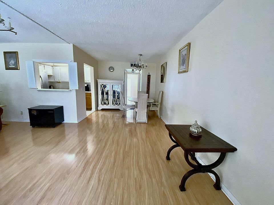 For Sale: $110,000 (1 beds, 1 baths, 719 Square Feet)