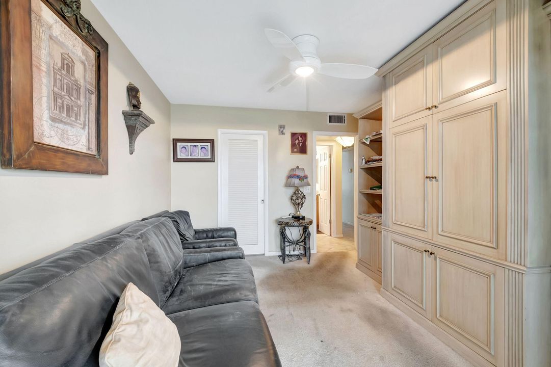 For Sale: $225,000 (2 beds, 2 baths, 945 Square Feet)