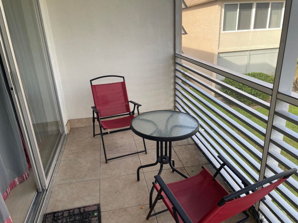 For Rent: $1,950 (2 beds, 2 baths, 999 Square Feet)