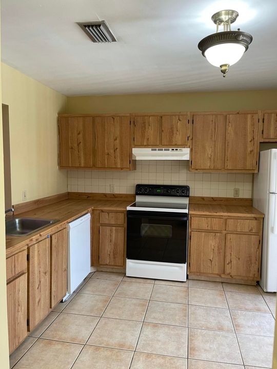 For Sale: $275,000 (2 beds, 2 baths, 1125 Square Feet)