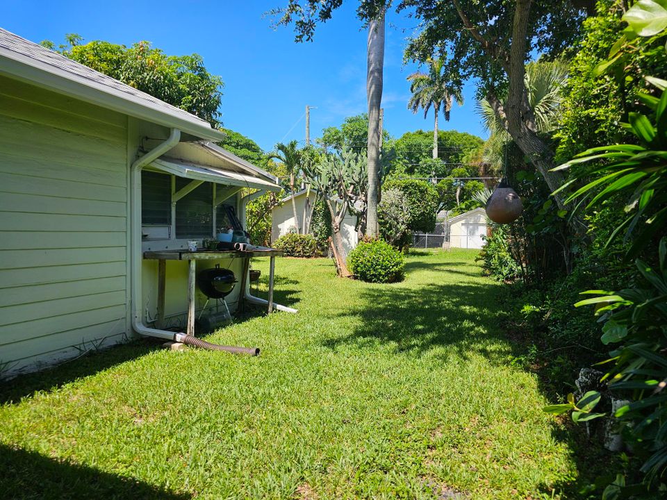 For Sale: $560,000 (3 beds, 2 baths, 1175 Square Feet)