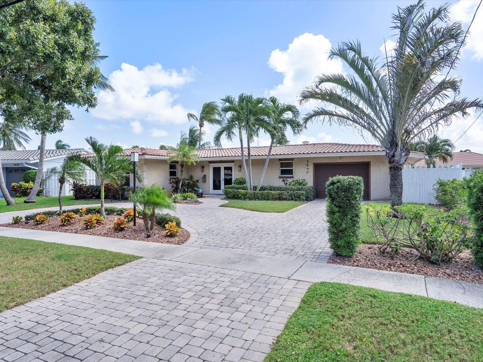 For Sale: $1,599,000 (2 beds, 2 baths, 1609 Square Feet)