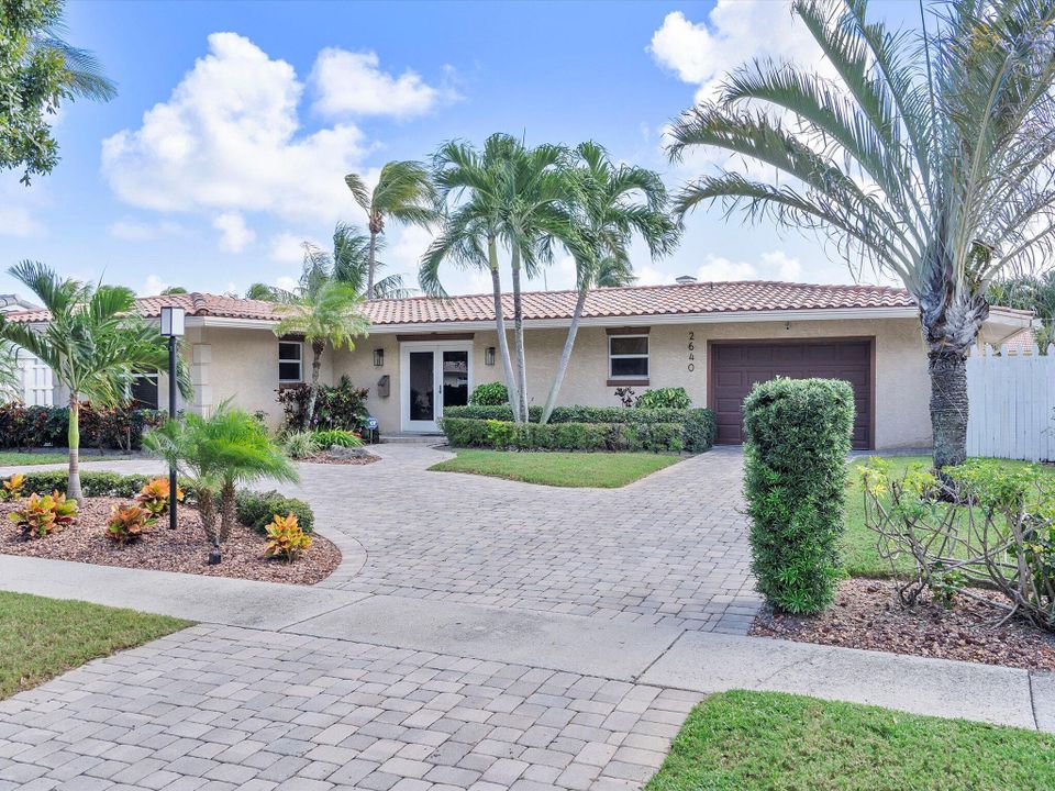 For Sale: $1,599,000 (2 beds, 2 baths, 1609 Square Feet)