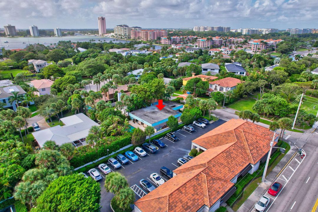 For Sale: $1,600,000 (2 beds, 2 baths, 1720 Square Feet)