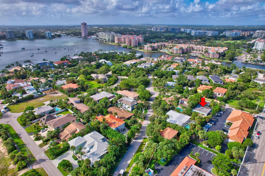 For Sale: $1,600,000 (2 beds, 2 baths, 1720 Square Feet)